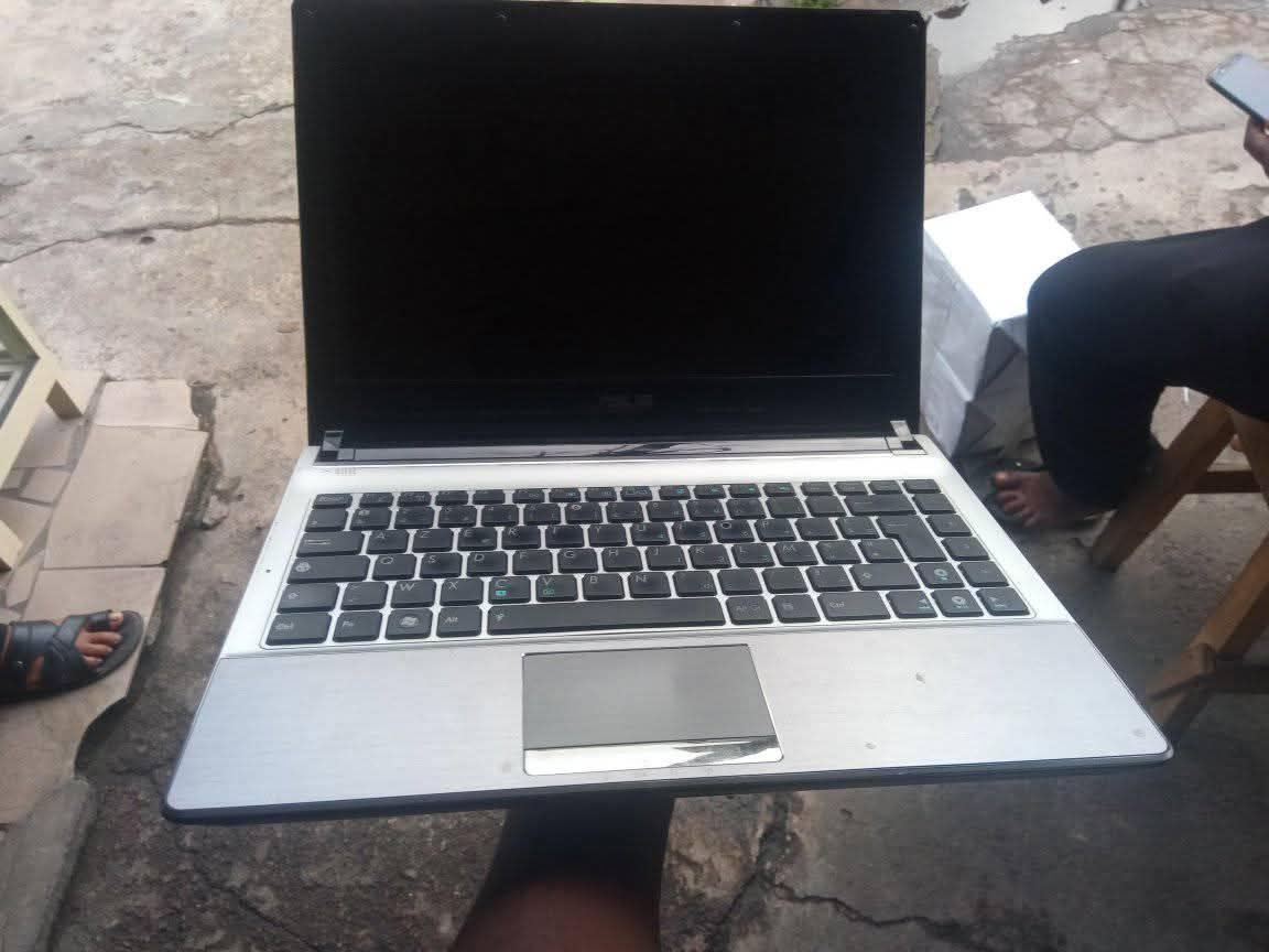 A picture of Grade one UK and London use fairly used Laptops