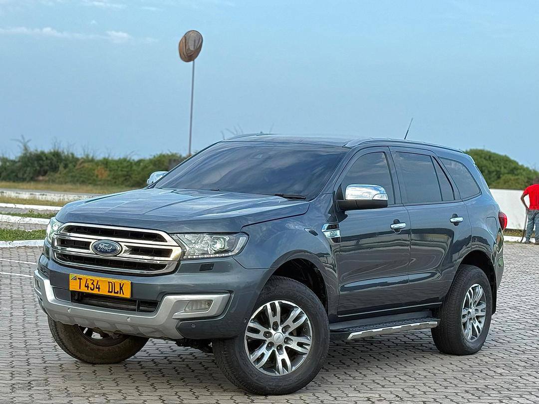 A picture of Ford Everest