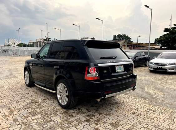 A picture of USED RANGE ROVER SPORT HSE 2008 MODEL WITH ORIGINAL CUSTOM