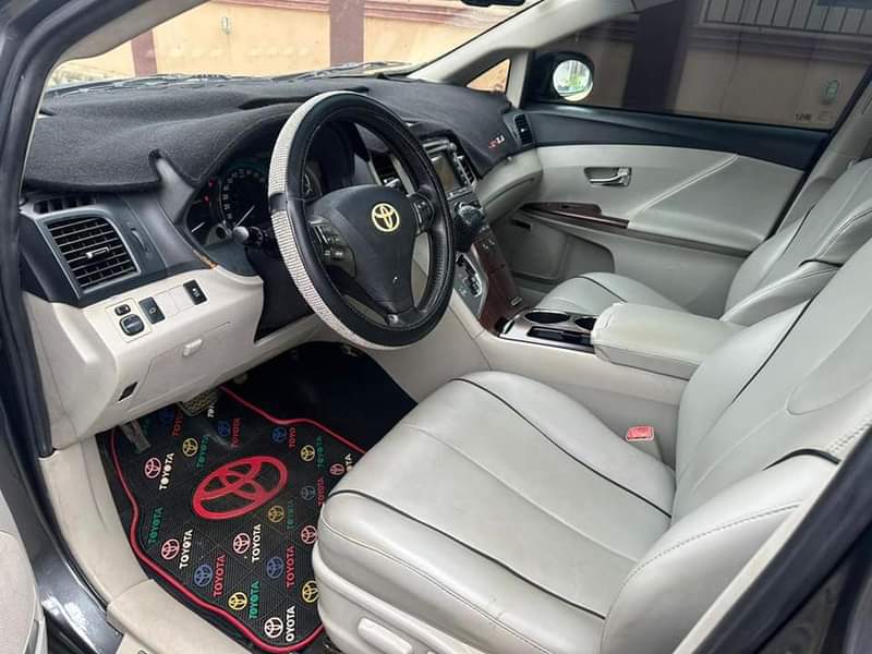 A picture of Toyota Venza FOR SALE 2012 model Pre owned AWD Full