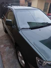 A picture of 2001 lexus