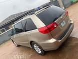 A picture of Toyota Sienna