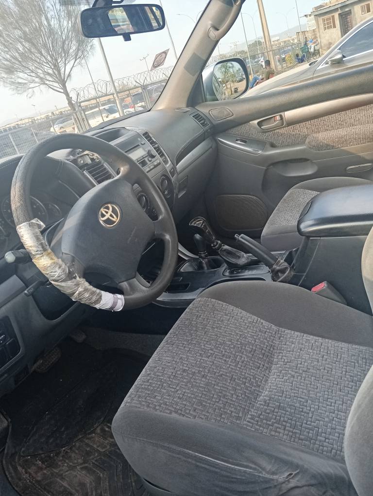 A picture of Clean Toyota Prado 2008 4 plugs