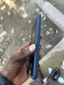 A picture of iPhone 7 imenyooka sana BEI 235k tu laki mbili na