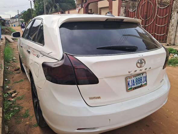 A picture of 2010 Toyota venza