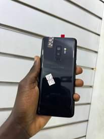 A picture of Samsung S9 plus 64gb 4gb ram 390k clean no cracks