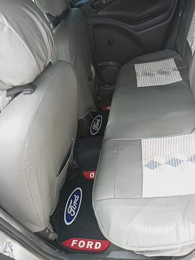A picture of Pontiac vibe 2004 model