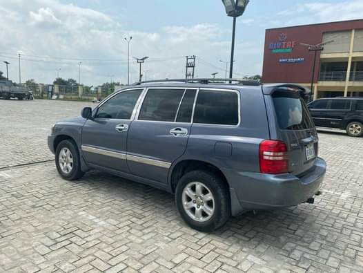 A picture of Toyota Highlander 2004 Premium Accident Free 1MZ v6 engine and