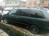 A picture of Toyota sienna 04 05 first body private used NO AC