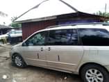 A picture of 2004 TOYOTA SIENNA
