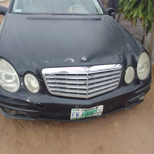 A picture of Clean firstbody Benz E320 for urgent sale Untouched engine gear