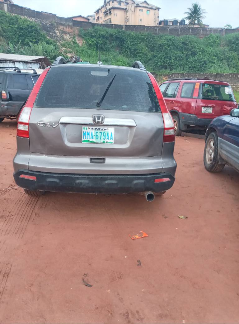 A picture of Honda CRV 08 model Buy and celebrate