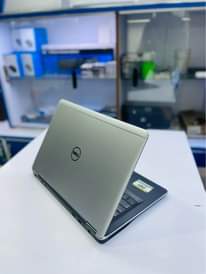 A picture of Dell latitude 7440