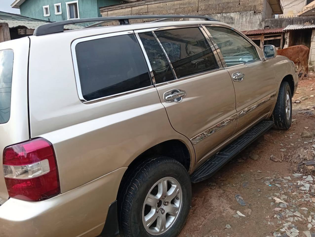 A picture of 2004 highlander with zero issue enginegearacprice to d owner 5m