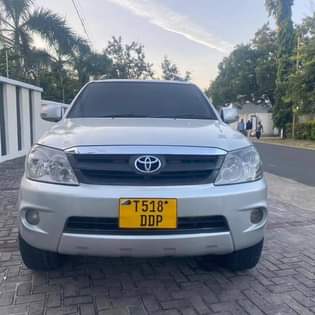 A picture of toyot foRTUNRL