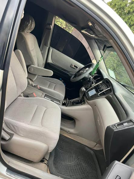 A picture of Belgium standard Toyota highlander 2003 model engine and gear 100