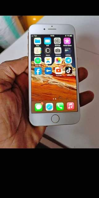 A picture of iPhone 8 Plain Gb64 Bh95 185 000 