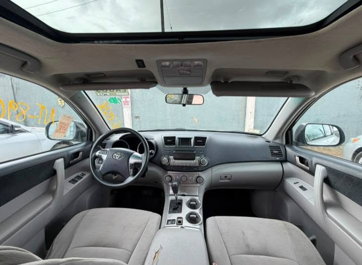 A picture of 2011 TOYOTA HIGHLANDER SPORTS FOREIGN USED