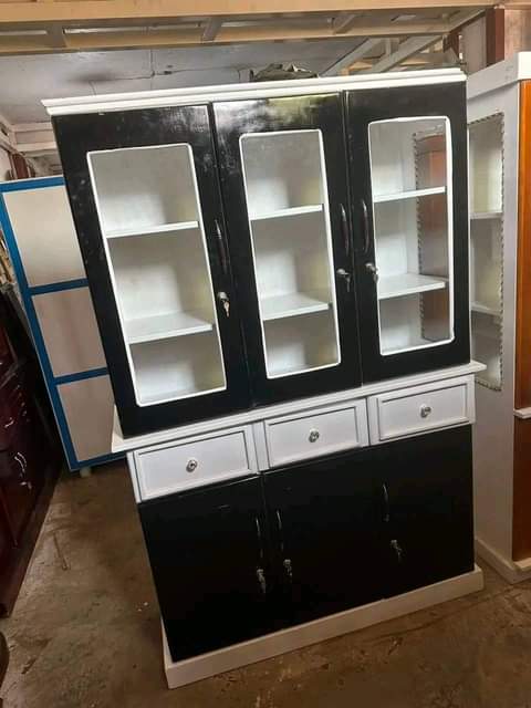 A picture of Side board