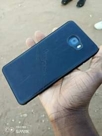 A picture of samsung c7 pro internal 64gb ram 4 haina kipengele imenyooka