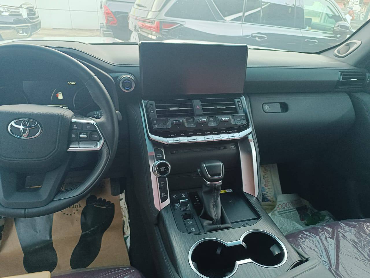 A picture of Toyota land cruiser 2024. The VXR 3.5 Liter TWIN TUBOR
