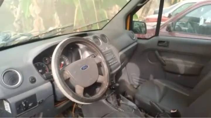 A picture of 2005 ford transit