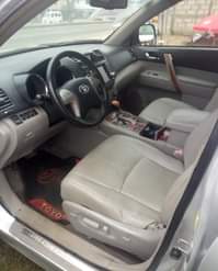 A picture of Toyota Highlander 2010 model