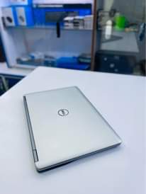 A picture of Dell latitude 7440