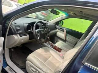 A picture of 2013 Toyota Highlander Toyota Highlander