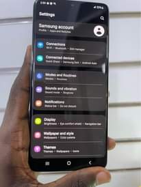 A picture of Samsung s20 128gb 12gb ram clean no dots 580k WhatsApp