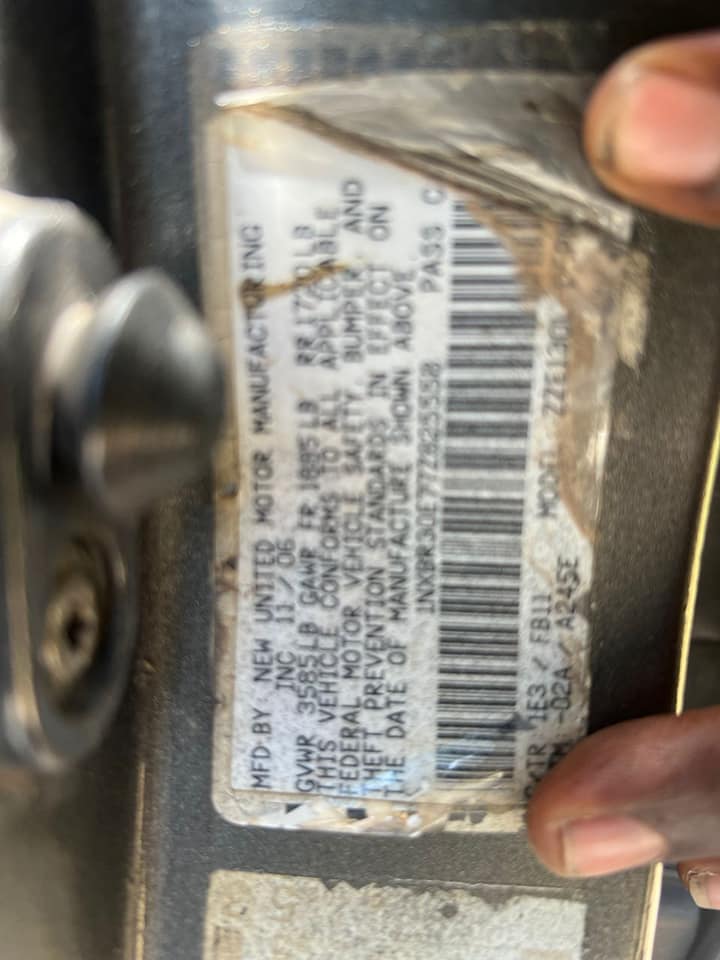 A picture of Super sharp Toyota Corolla le 07 model with engine and