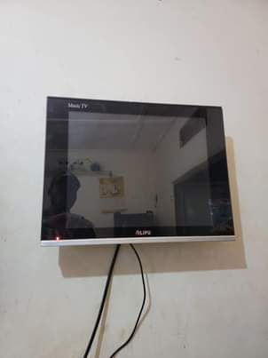 A picture of 19 inches tv analog