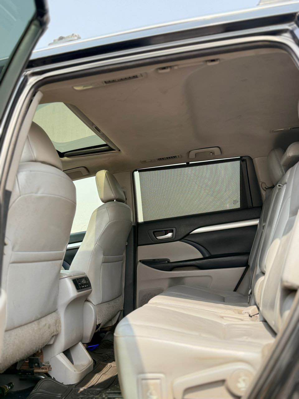A picture of MINT REGISTERED 2017 TOYOTA HIGHLANDER XLE WITH SUNROOF REVERSE CAMERA
