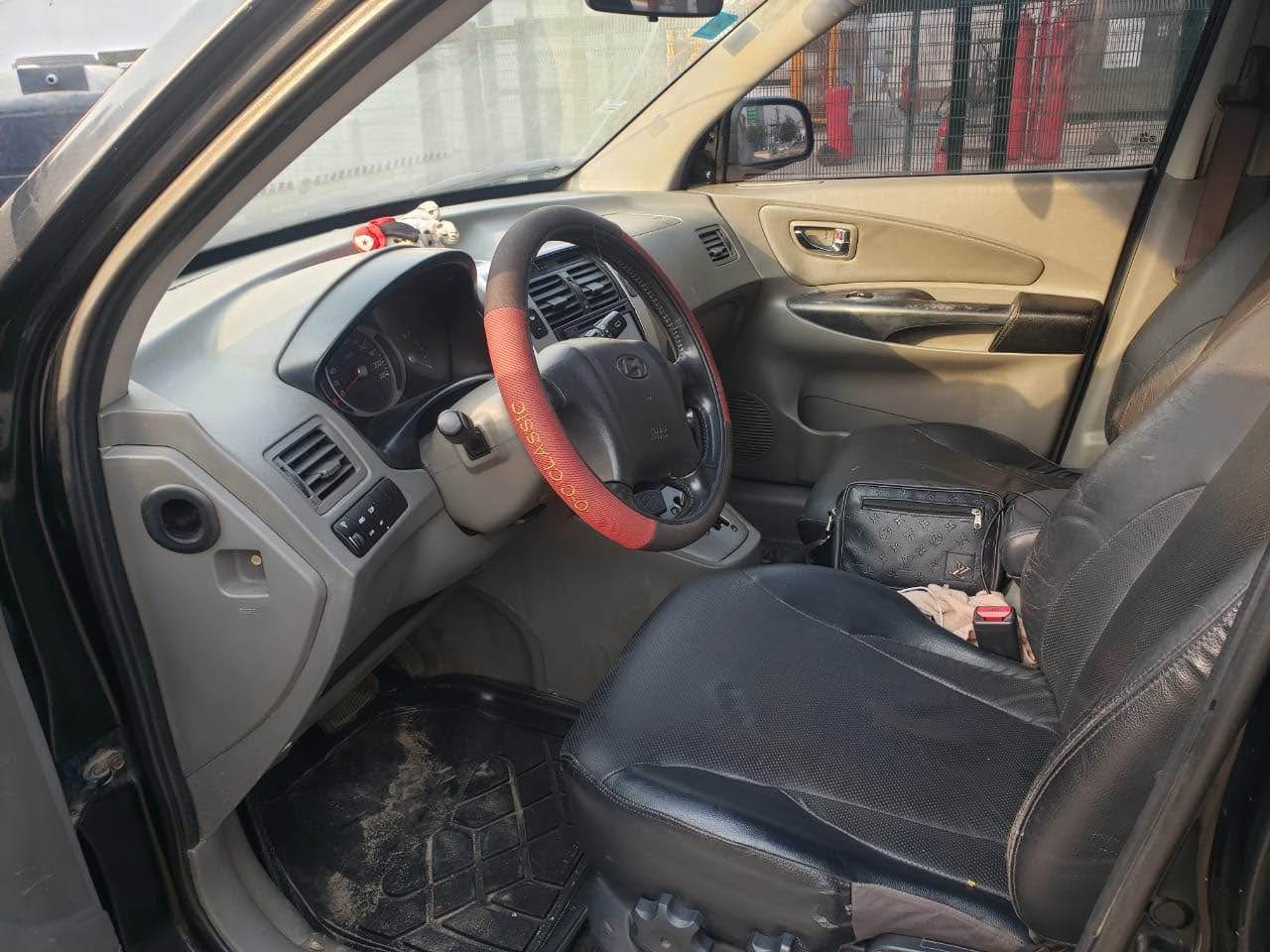 A picture of Quick deal Hyundai Tucson 2006 Model Naija used. Absolutely nothing