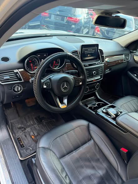 A picture of Mercedes Benz GLE350 2016