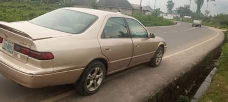 A picture of 2000 Toyota Camry Sedan