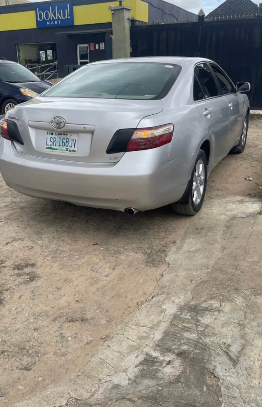 A picture of Clean 2008 Toyota Camry Engine gear and AC working perfectly