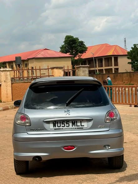 A picture of Peugeot 200