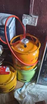 A picture of OFFER kubwaa unganisha mtungi mdogo wa kg 6 na majiko