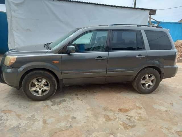A picture of Honda pilot for sell