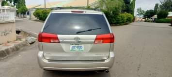 A picture of Extremely Super sharp Toyota sienna 06 model Untempered Engine and