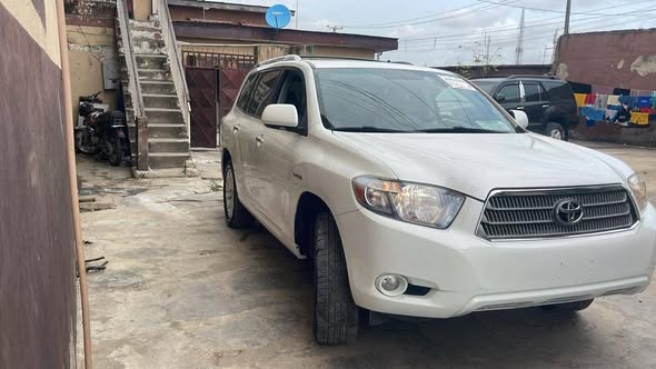 A picture of TOYOTA HIGHLANDER 2010 TOKS