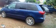A picture of Dealer market toyota sienna 2003 model is for sale very