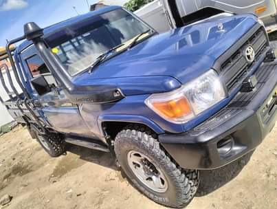 A picture of Land cruiser pick up