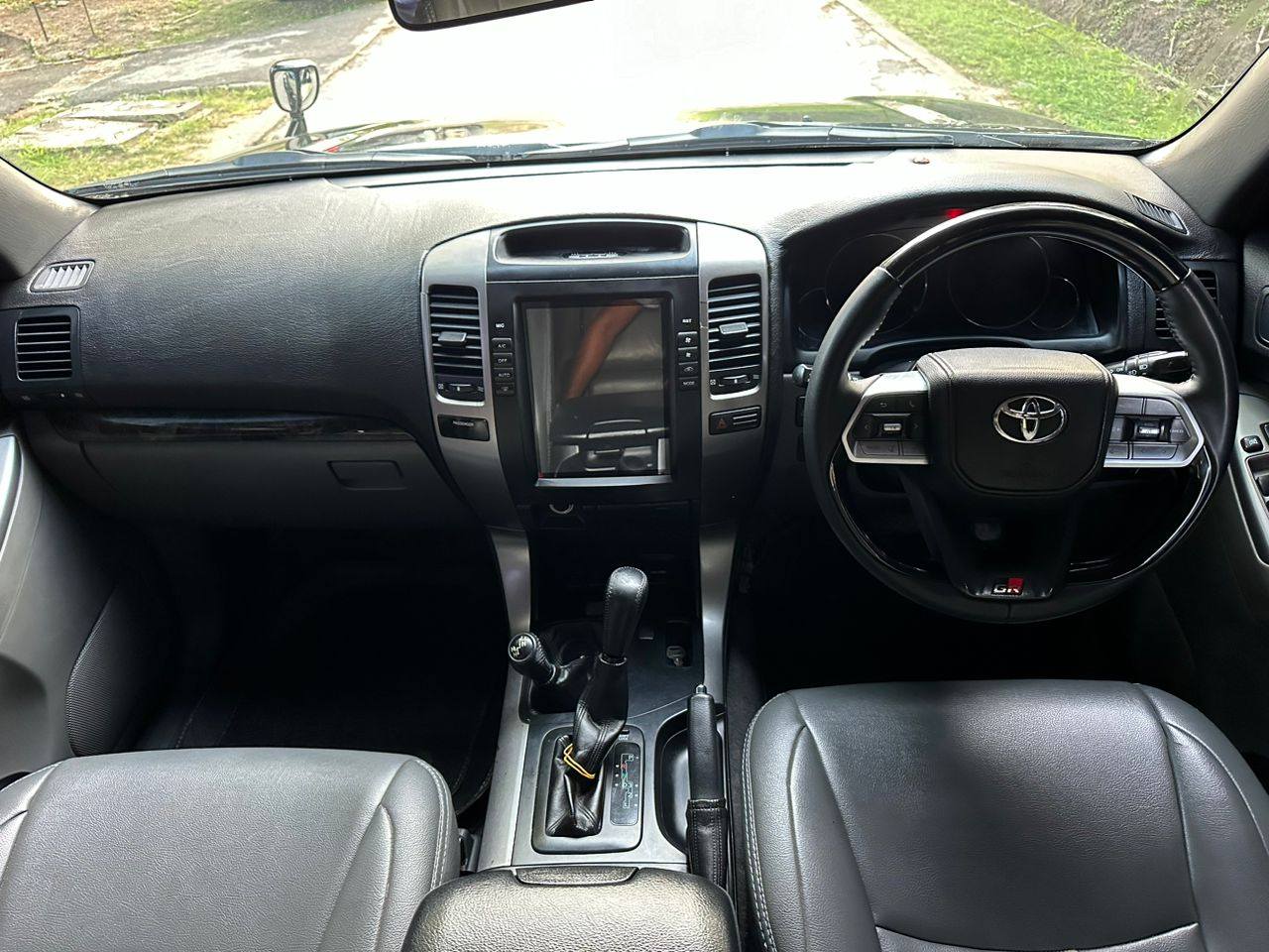 A picture of Toyota prado