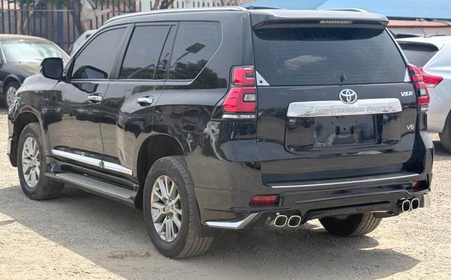 A picture of LAND CRUISER PRADO