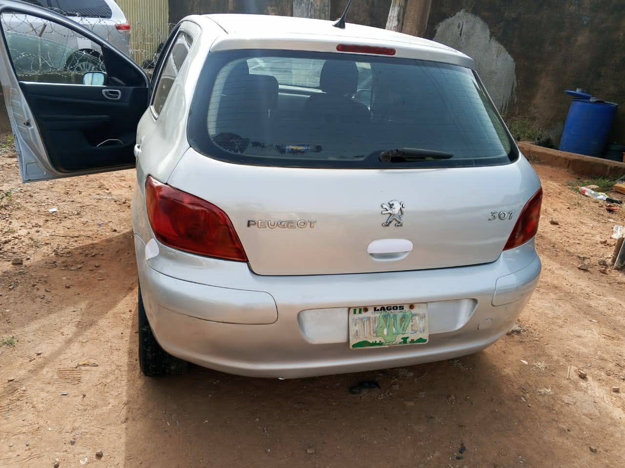 A picture of 307 Peugeot