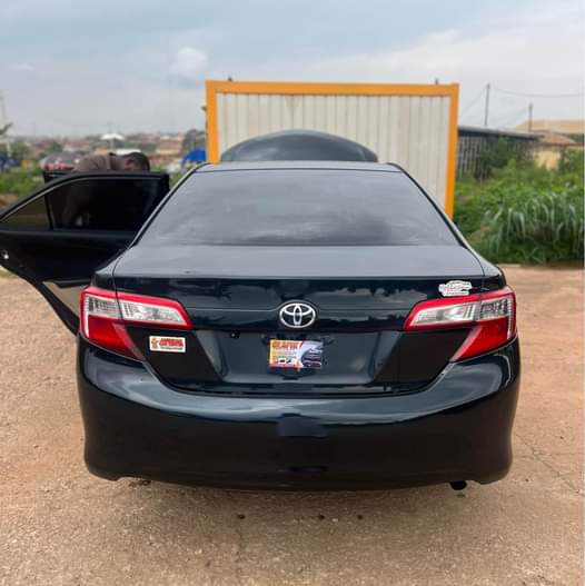 A picture of TOYOTA CAMRY 012