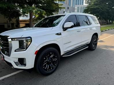 A picture of 2023 GMC YUKON SLT foreign 110M ABUJA DEAL 08132662602