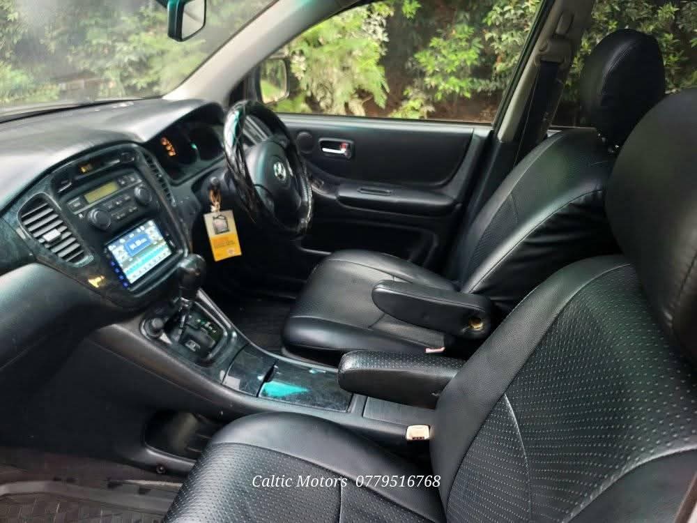 A picture of 2005 Toyota kluger